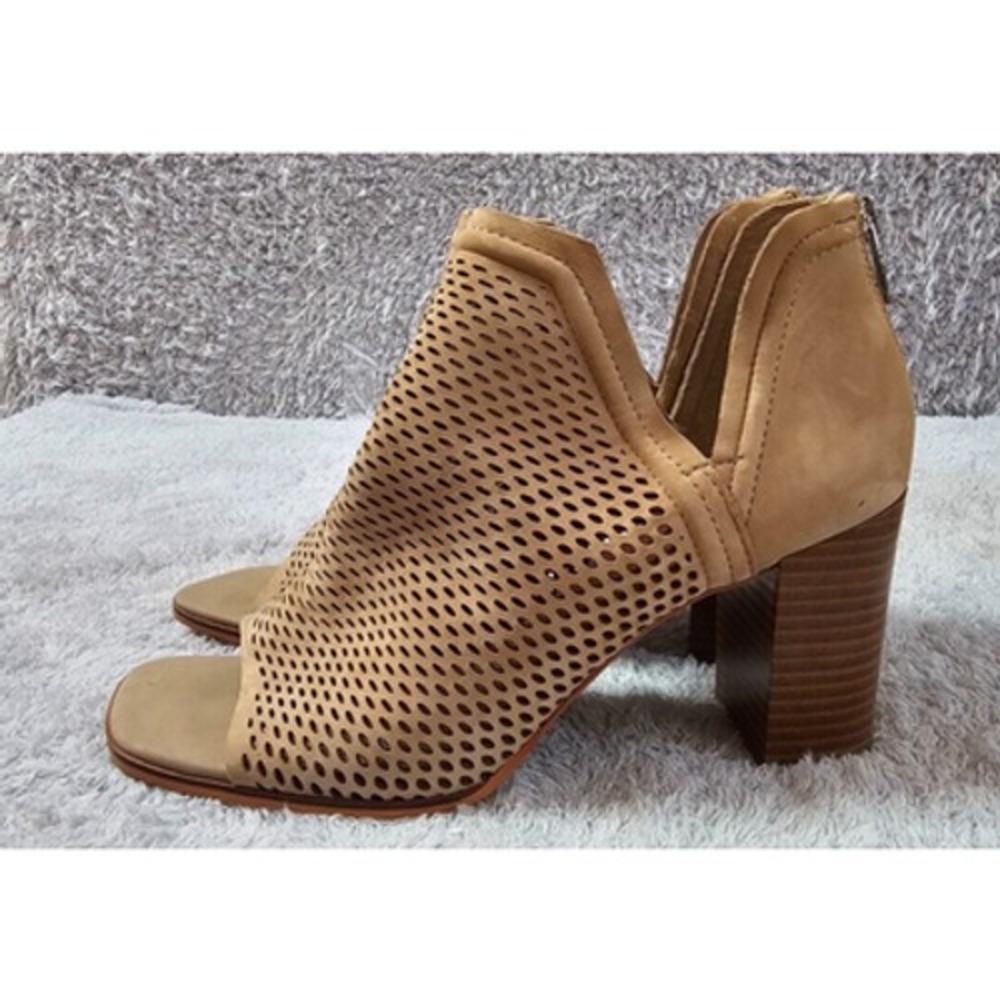 Vince Camuto Katnina Perforated Leather Heeled Sandals Tan Womens 10M Excellent